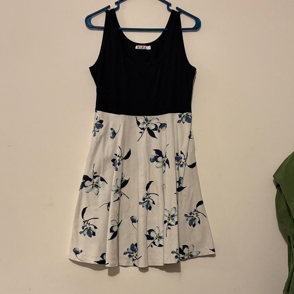Elegant Strapless Floral Dress in Black and White